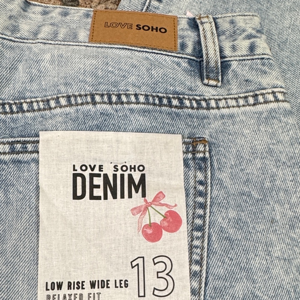 Light Blue Straight Leg Jeans with Pink Details - Picture 4 of 5
